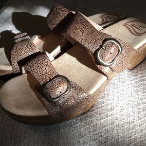Sophie Slide in Iridescent Sand Leather